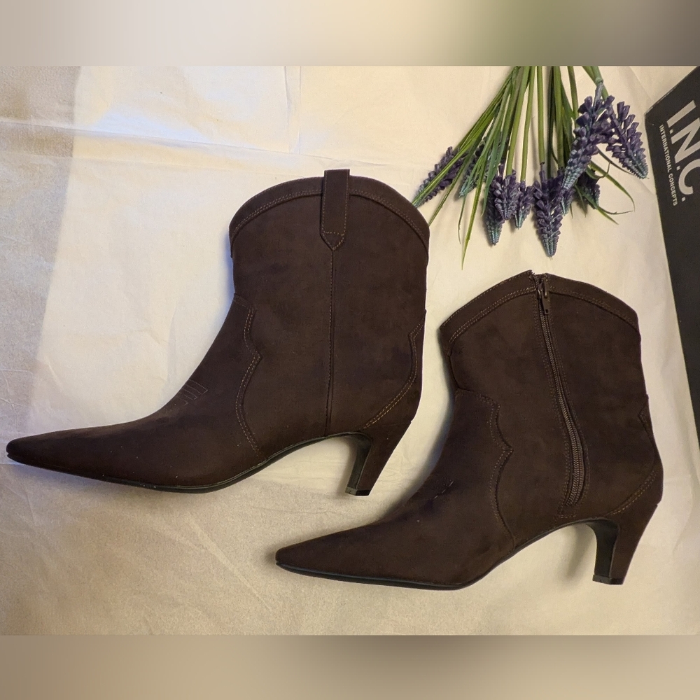 INC International Concepts Womens Secia Western Booties in Chocolate 12M